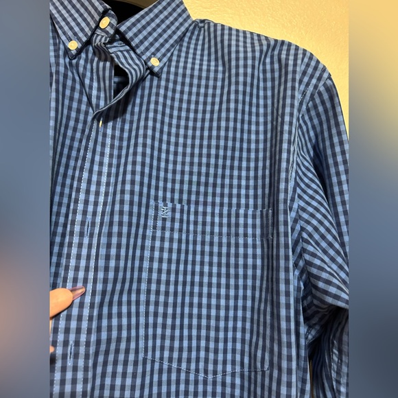 Izod blue checkered pattern long sleeve button up- size med - Picture 3 of 7